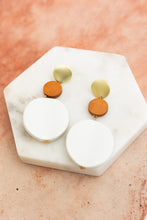 Load image into Gallery viewer, Circle Shell Dangle Drop Earrings