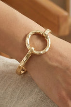Load image into Gallery viewer, Hammered Circle Bangle Bracelet