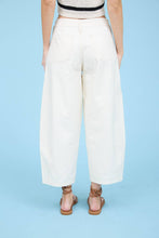 Load image into Gallery viewer, Ecru Wide Leg Capri Pant