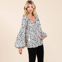 Load image into Gallery viewer, Oversized Animal Print Puff Sleeve Blouse