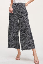 Load image into Gallery viewer, Black &amp; White Smocked Waist Pant