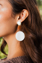 Load image into Gallery viewer, Circle Shell Dangle Drop Earrings