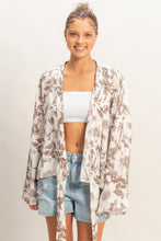 Load image into Gallery viewer, Lightweight Floral Kimono Top