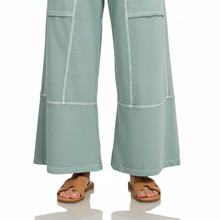 Load image into Gallery viewer, Tan flat sandal - close up